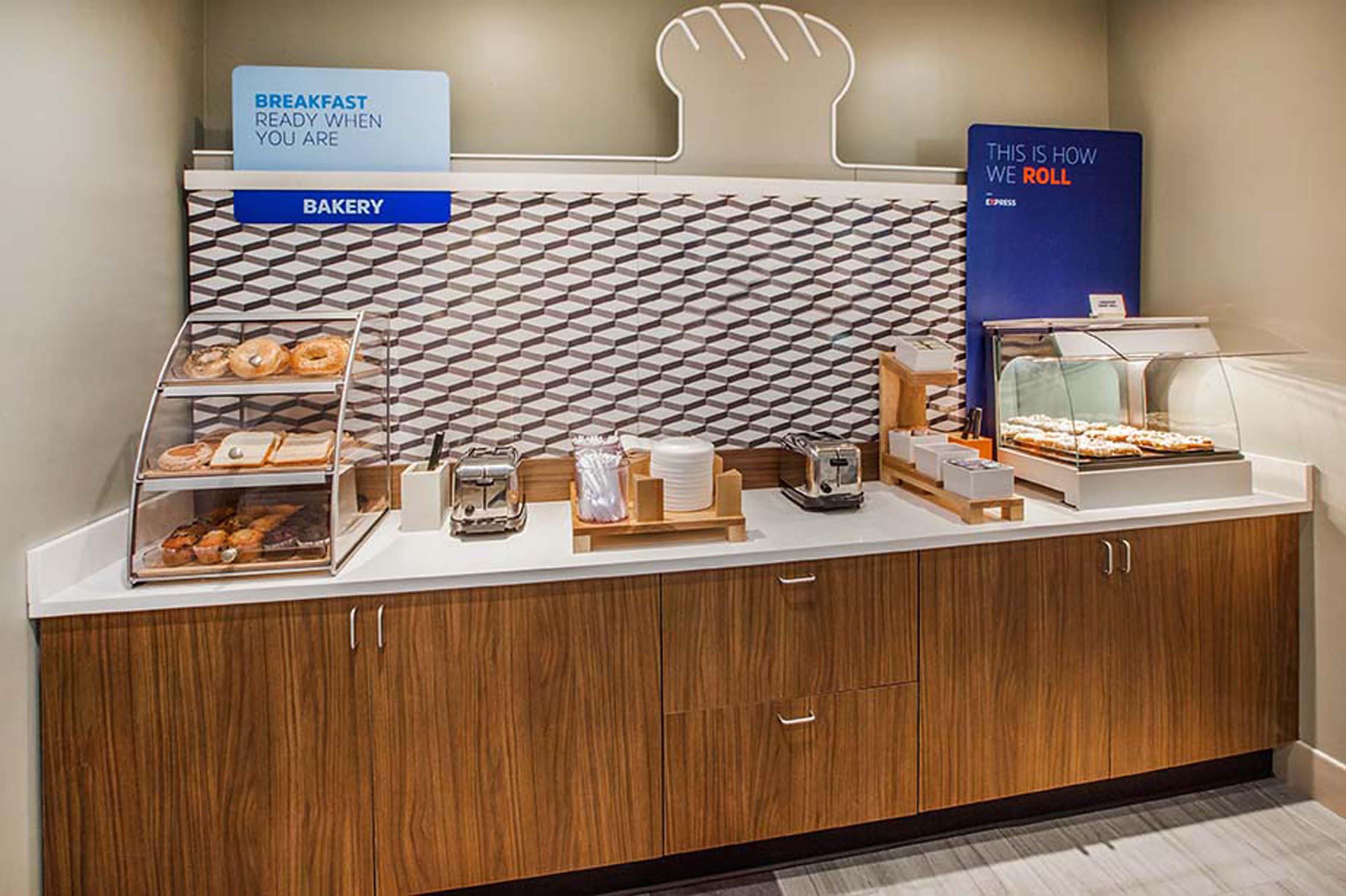 Holiday Inn Express & Suites Portales By Ihg Exteriör bild