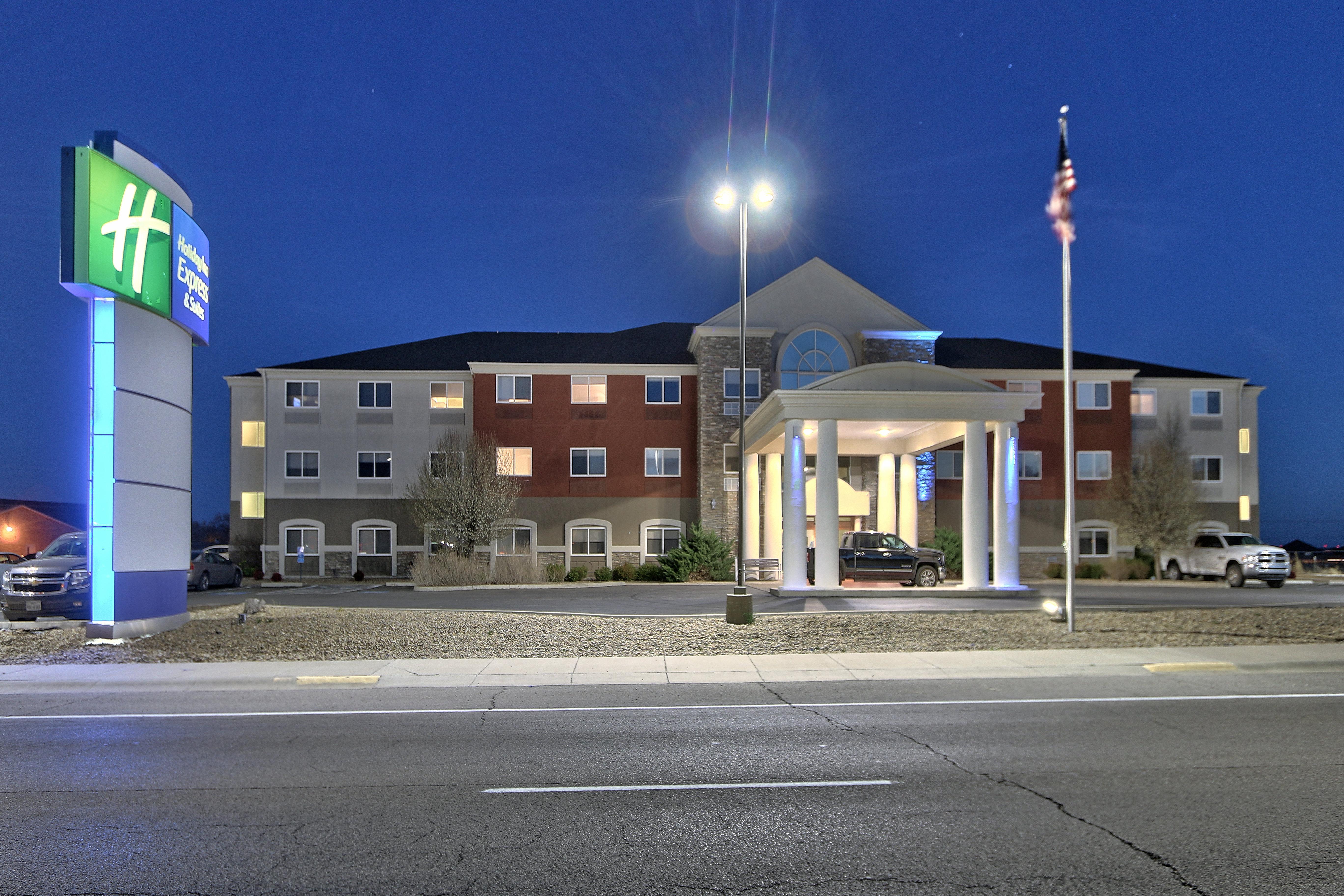 Holiday Inn Express & Suites Portales By Ihg Exteriör bild