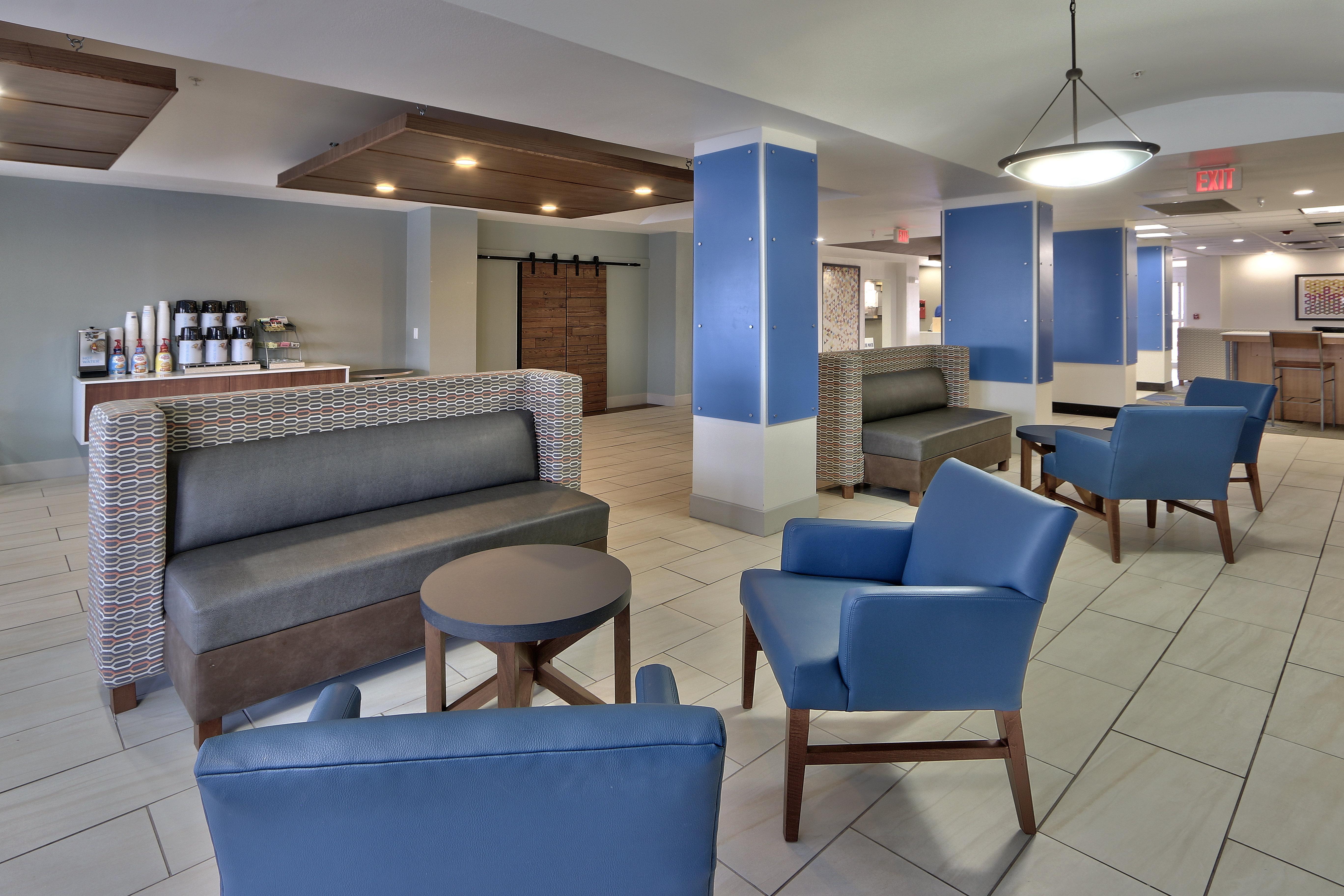 Holiday Inn Express & Suites Portales By Ihg Exteriör bild