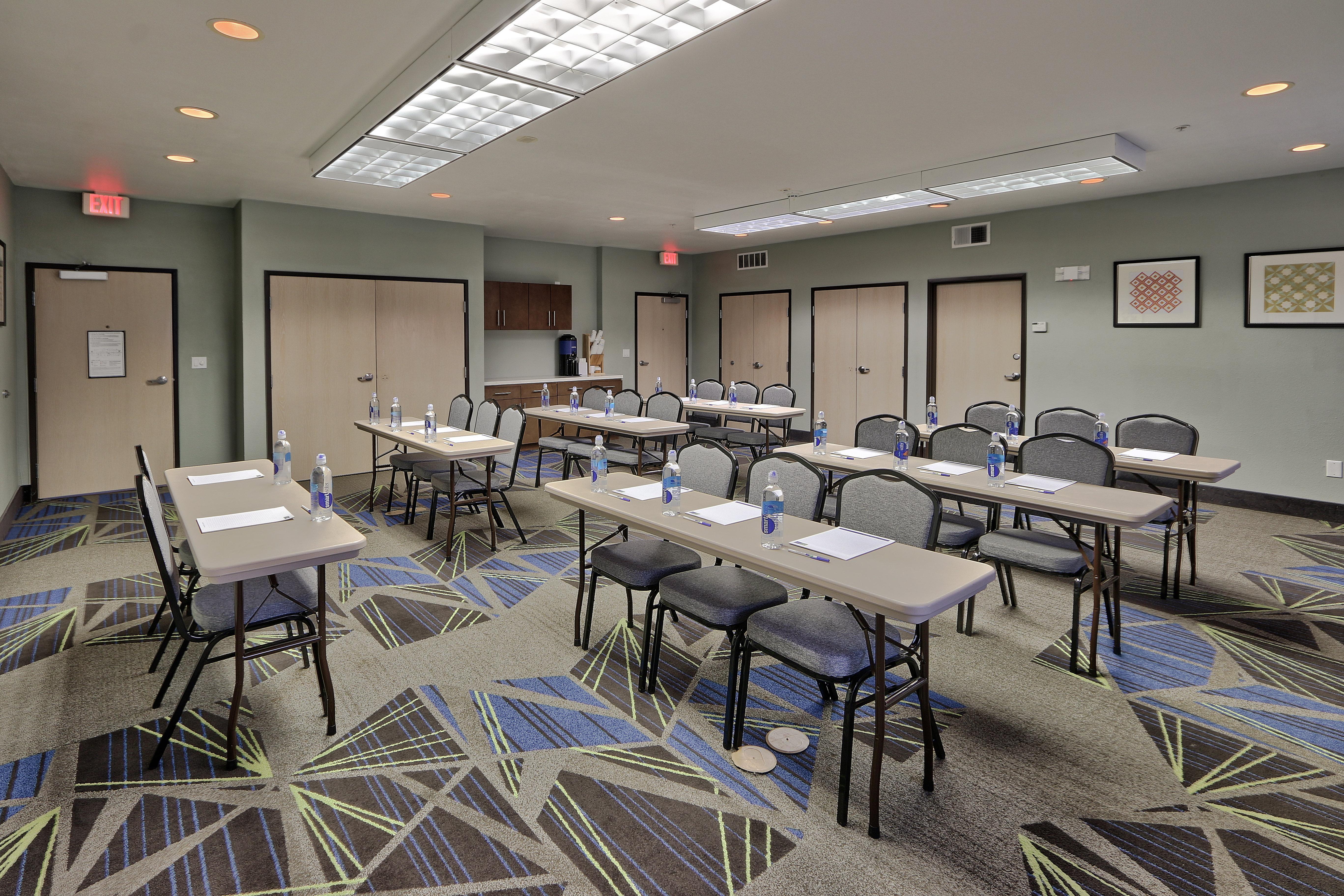 Holiday Inn Express & Suites Portales By Ihg Exteriör bild