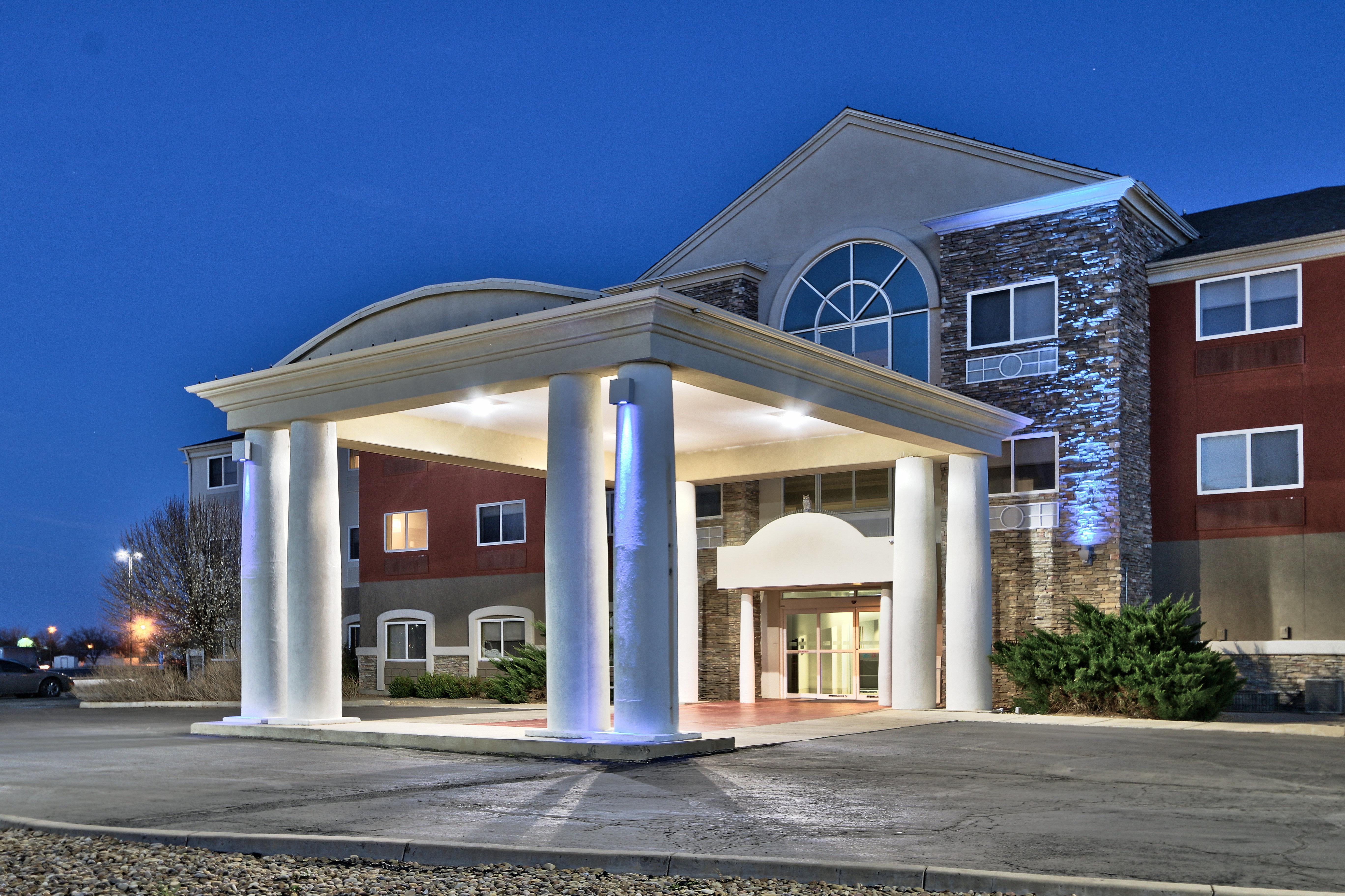 Holiday Inn Express & Suites Portales By Ihg Exteriör bild