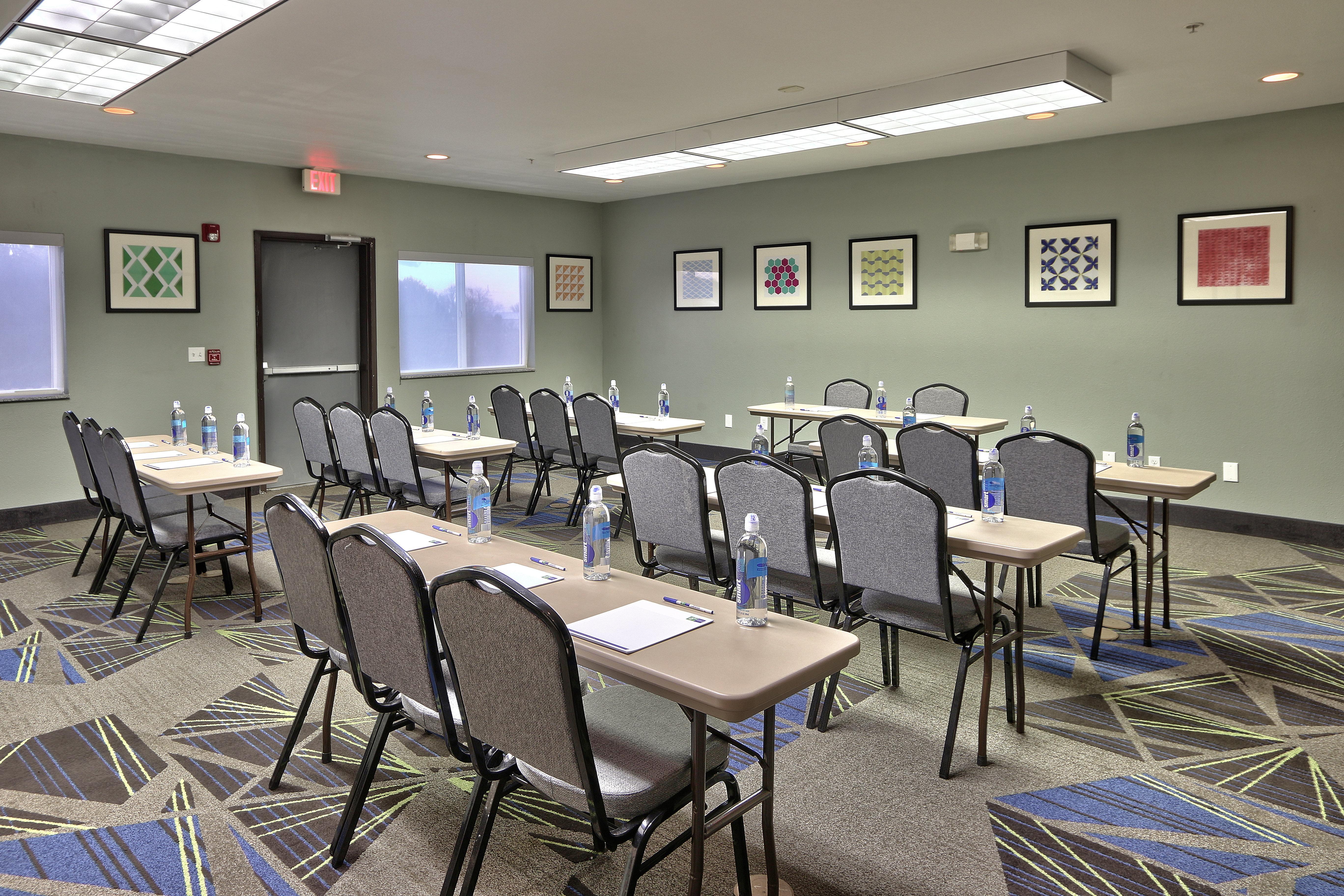 Holiday Inn Express & Suites Portales By Ihg Exteriör bild