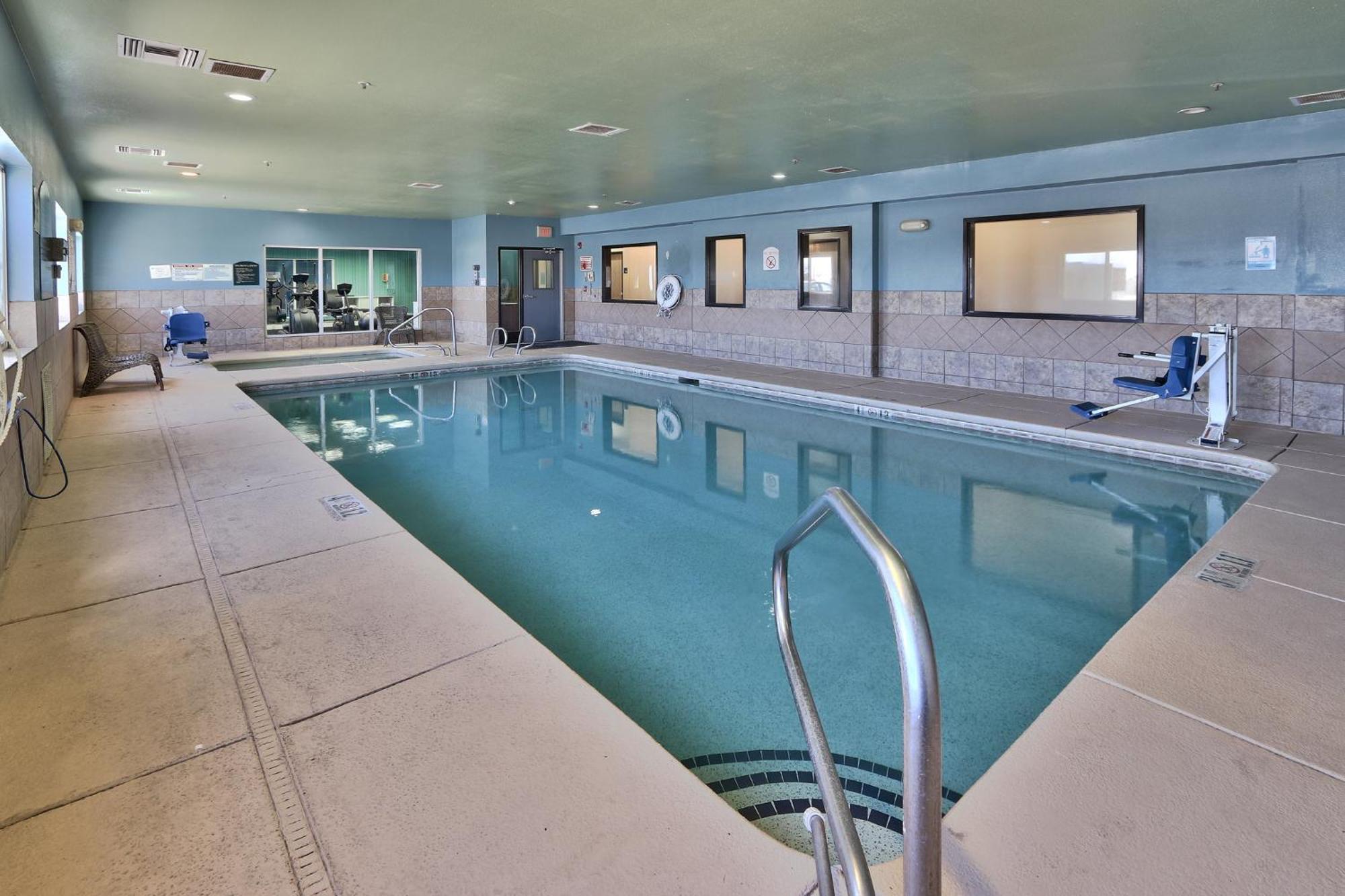 Holiday Inn Express & Suites Portales By Ihg Exteriör bild