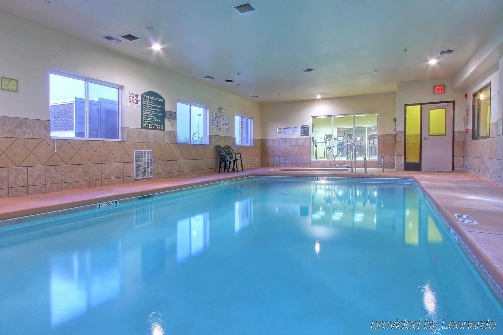 Holiday Inn Express & Suites Portales By Ihg Exteriör bild