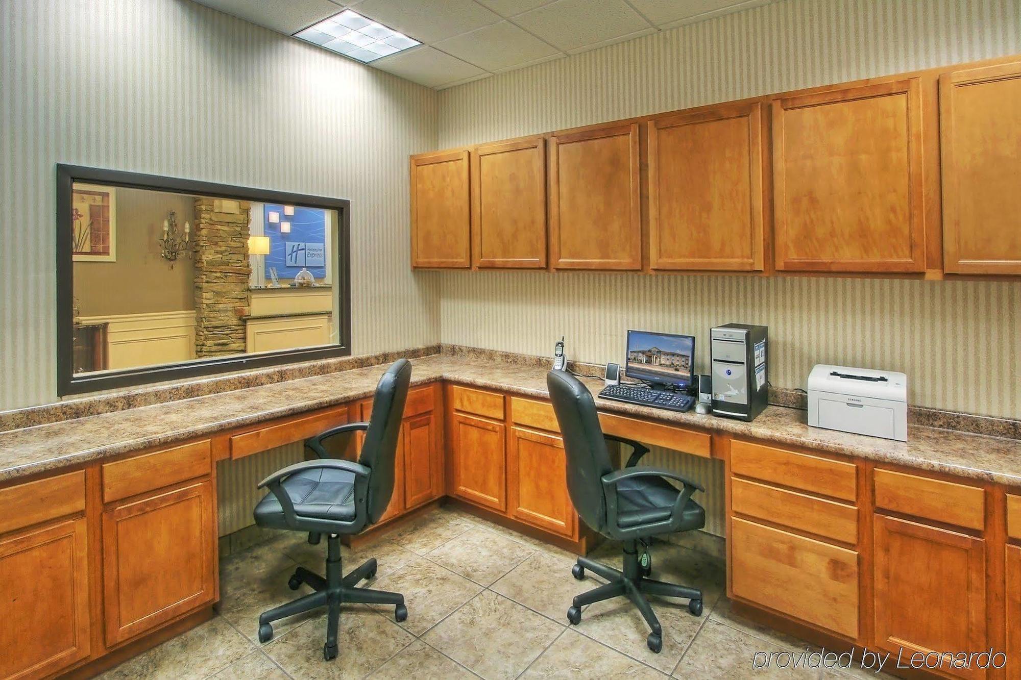 Holiday Inn Express & Suites Portales By Ihg Exteriör bild